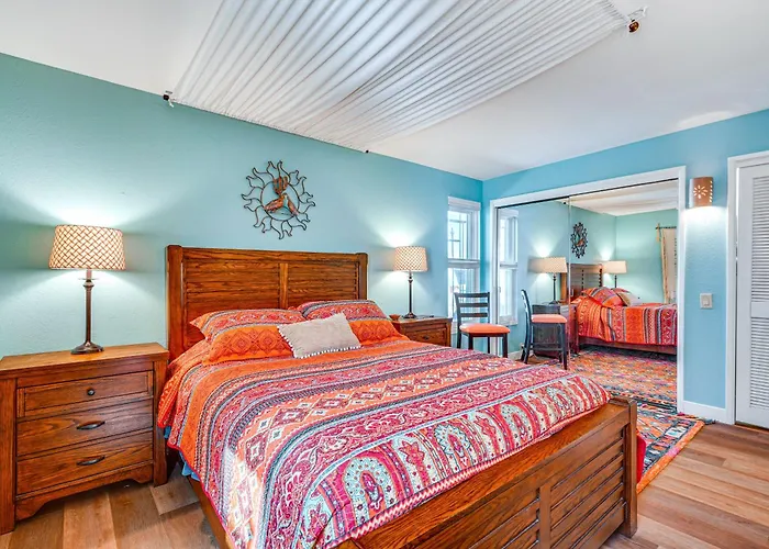 Charming Valley Townhome W/ Community Pool! Holiday home